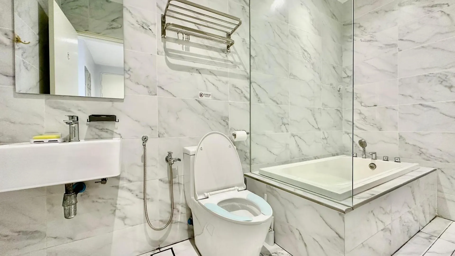 Imperio Residence 2 Bedrooms Private Jacuzzi Villa By Mj Holiday Malacca